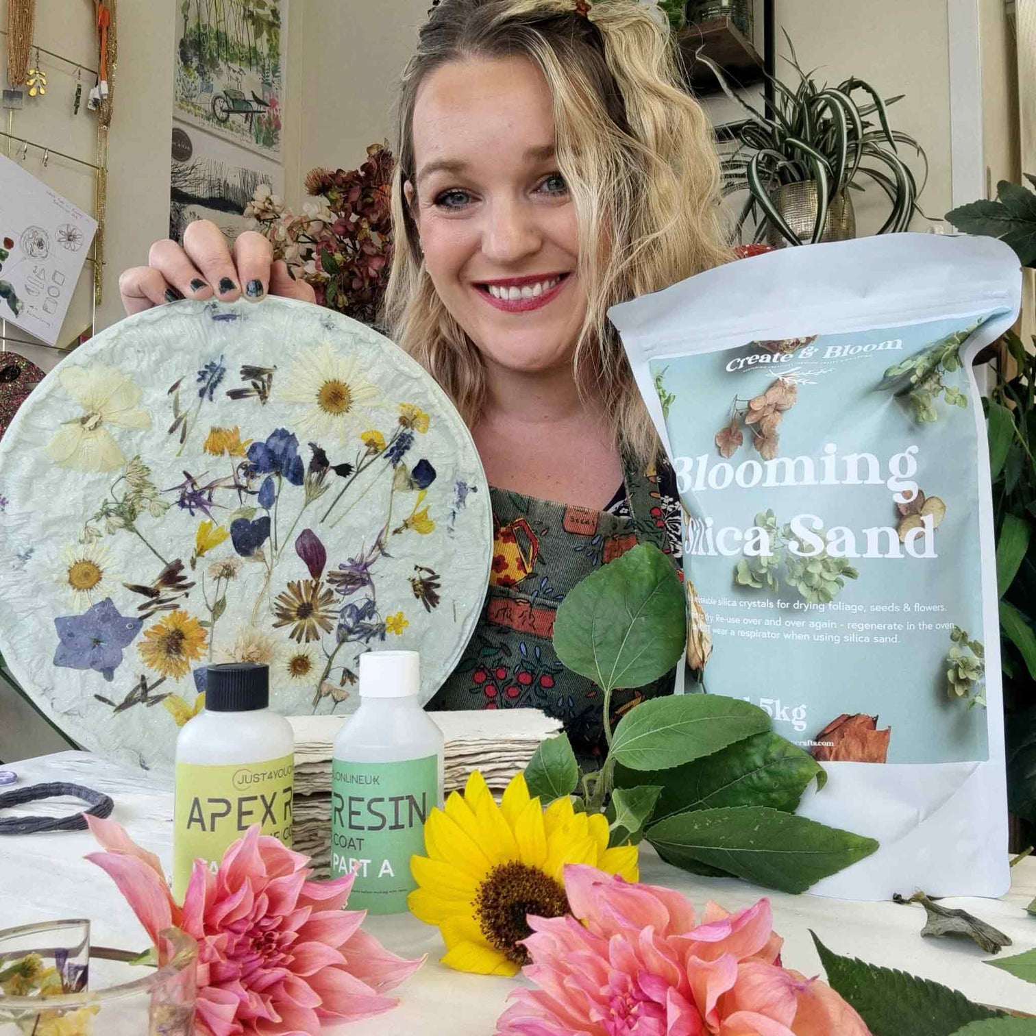 Resin Art Classes with the best artists in the industry